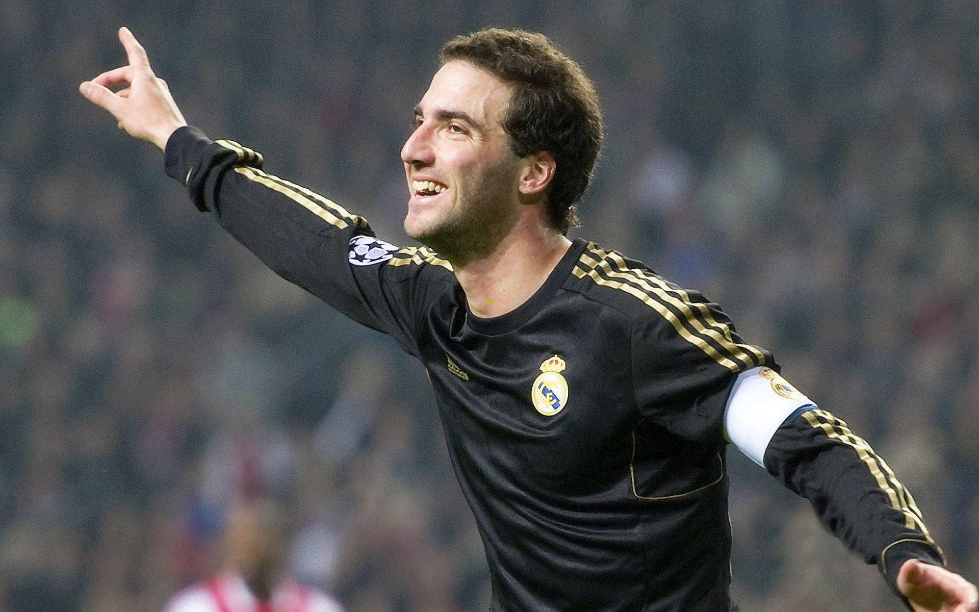 荷兰客场1-1战平波兰，德佩与卡明斯基破门对决，莱万助攻导演关键进球